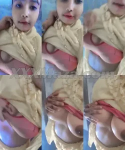 Young Dhaka Girl Showing her Tight Boobs